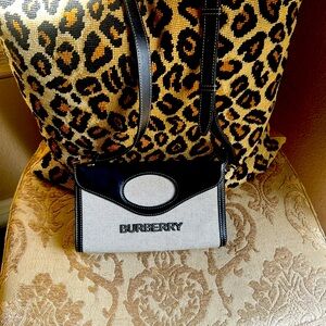 Burberry canvas cross body bag!!